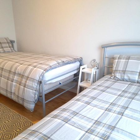 Excellent Location - City Centre - Parking - 4 Beds -2 Bedrooms Belfast Exteriör bild