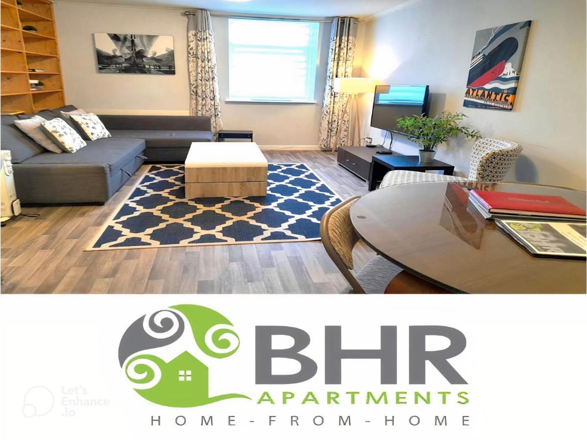 Excellent Location - City Centre - Parking - 4 Beds -2 Bedrooms Belfast Exteriör bild