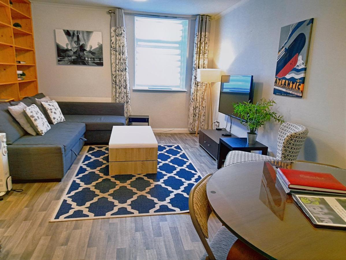 Excellent Location - City Centre - Parking - 4 Beds -2 Bedrooms Belfast Exteriör bild