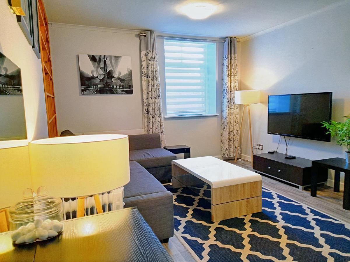 Excellent Location - City Centre - Parking - 4 Beds -2 Bedrooms Belfast Exteriör bild