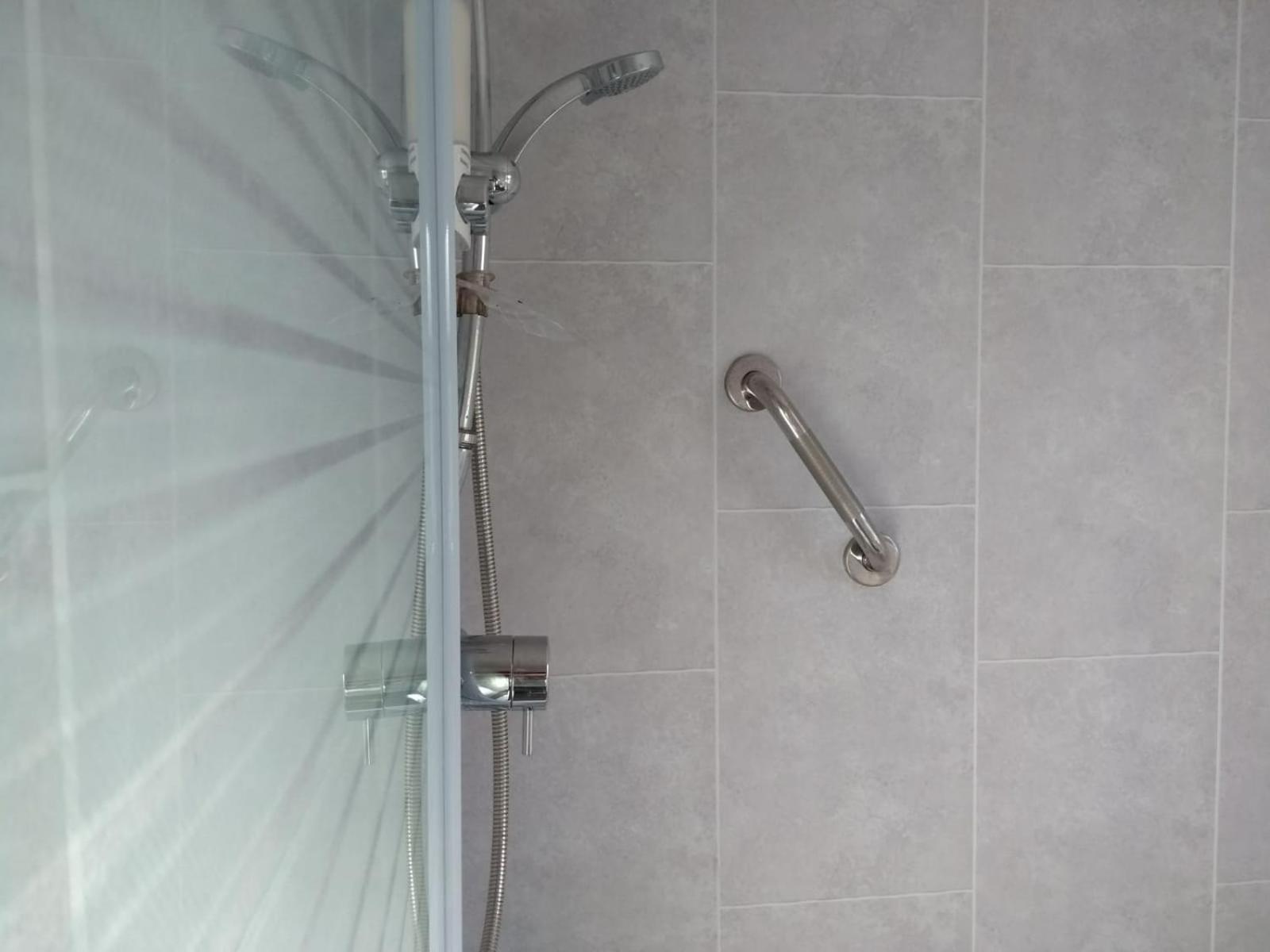 Excellent Location - City Centre - Parking - 4 Beds -2 Bedrooms Belfast Exteriör bild