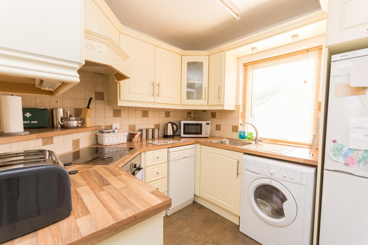 Excellent Location - City Centre - Parking - 4 Beds -2 Bedrooms Belfast Exteriör bild