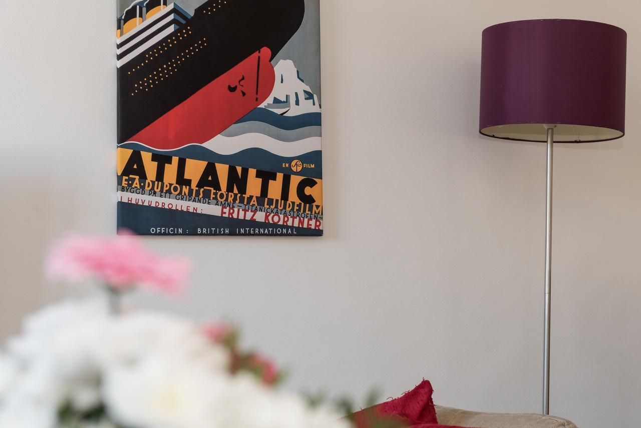 Excellent Location - City Centre - Parking - 4 Beds -2 Bedrooms Belfast Exteriör bild