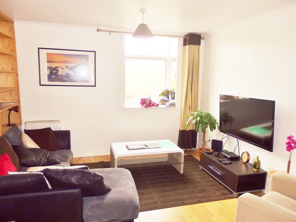 Excellent Location - City Centre - Parking - 4 Beds -2 Bedrooms Belfast Exteriör bild