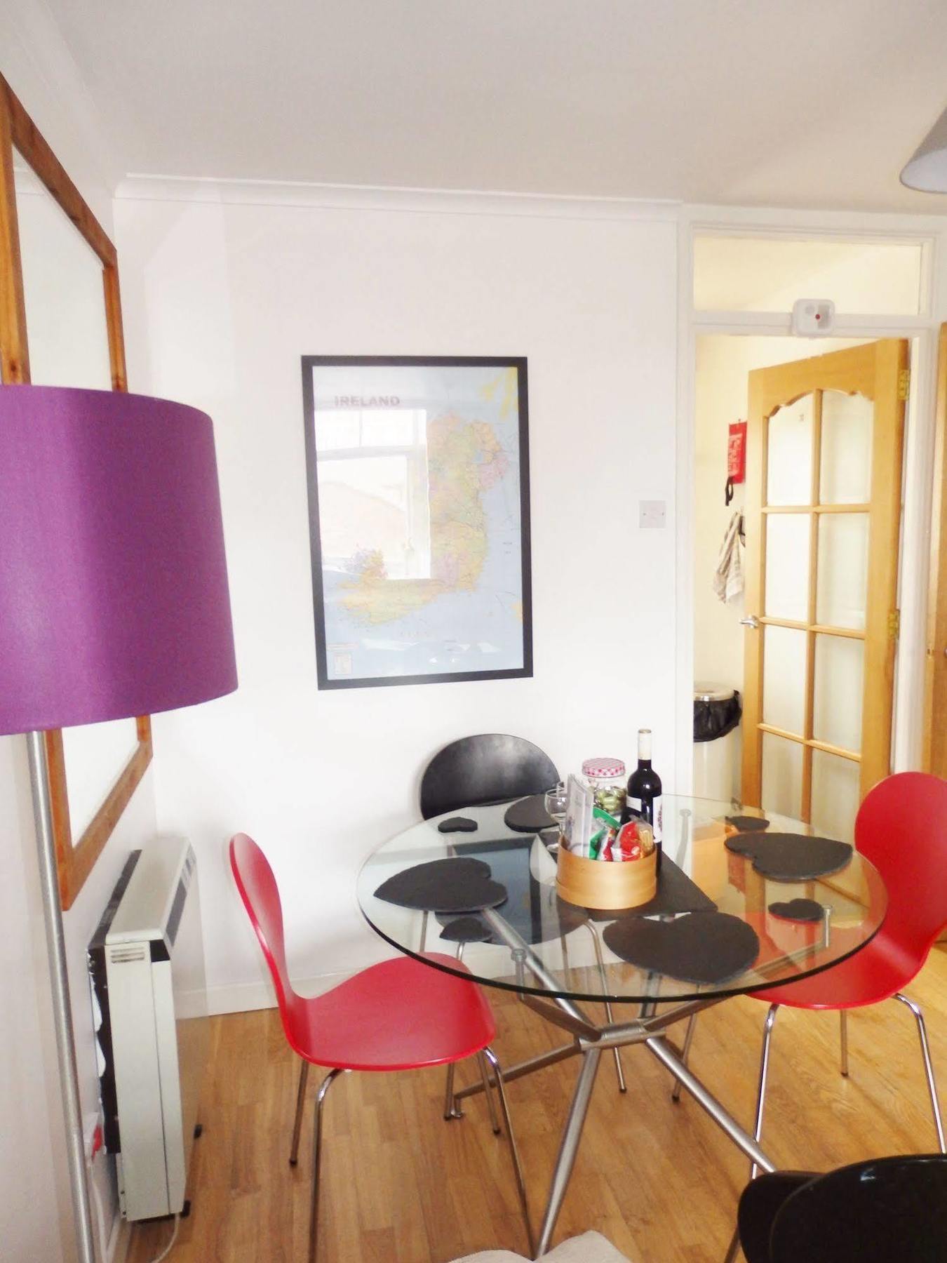 Excellent Location - City Centre - Parking - 4 Beds -2 Bedrooms Belfast Exteriör bild